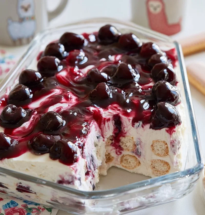 Dessert al cucchiaio con amarene: un dolce irresistibile e cremoso.