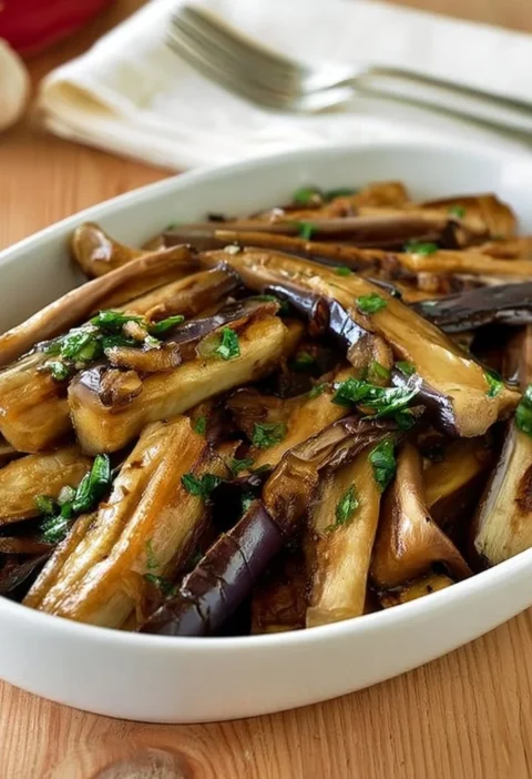 Filetti di melanzane cotti in padella con spezie e olio