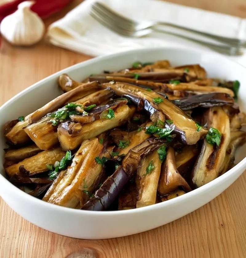 Filetti di melanzane cotti in padella con spezie e olio