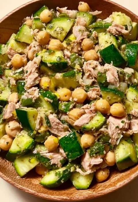 Ricetta insalatone con ceci in scatola e ingredienti freschi