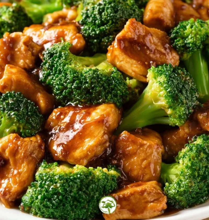Pollo alla Cinese con Broccoli: un piatto gustoso e semplice da preparare.