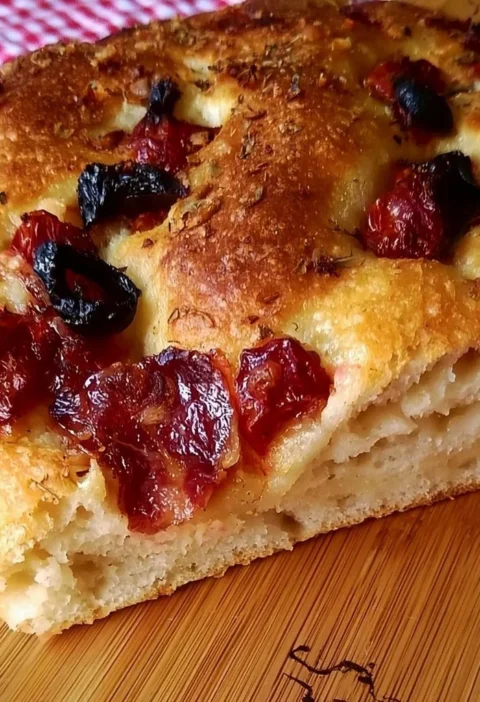 Focaccia Ripiena Salentina con ingredienti freschi e gustosi