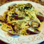 Fusilloni in salsa di pomodorini freschi, calamari, capperi e olive