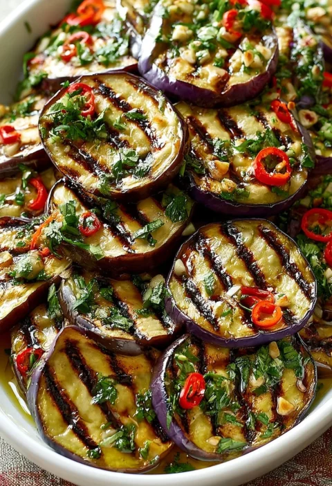 Melanzane marinate con spezie e aromi freschi