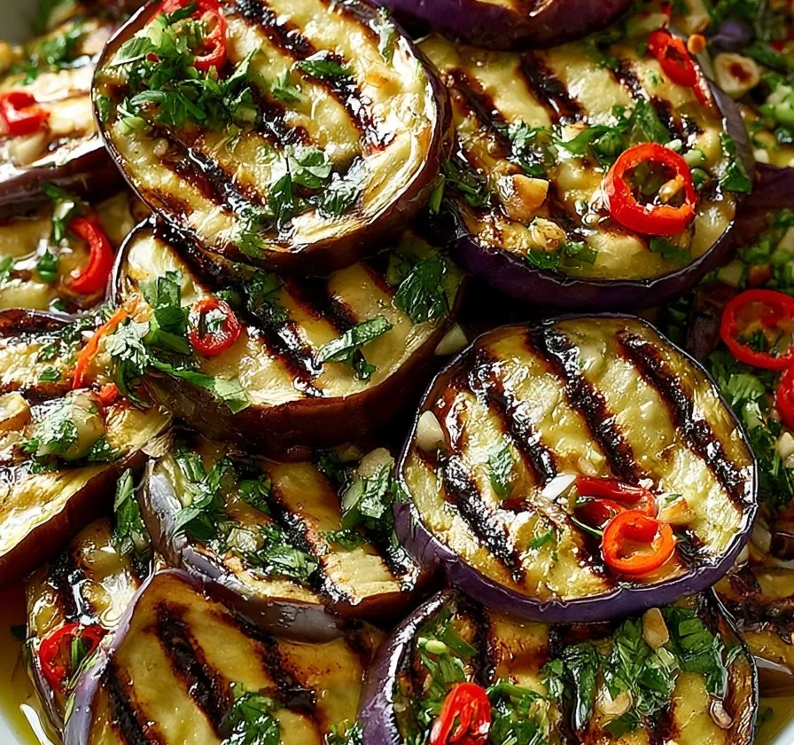Melanzane marinate con spezie e aromi freschi