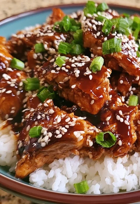 Pollo al sesamo cucinato in slow cooker con ingredienti freschi