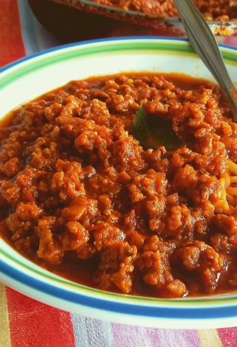 Ragù della mia mamma, una ricetta tradizionale italiana deliziosa