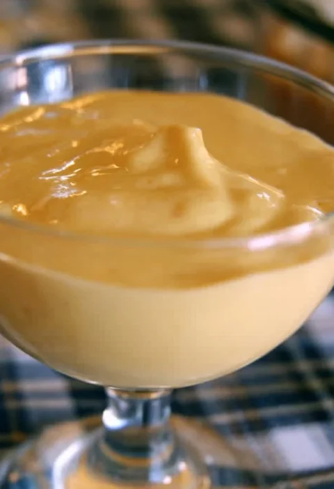 Zabaione al Marsala servito in una ciotola elegante
