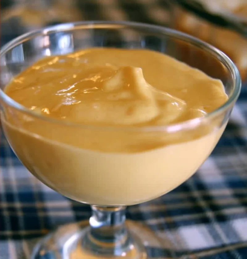 Zabaione al Marsala servito in una ciotola elegante