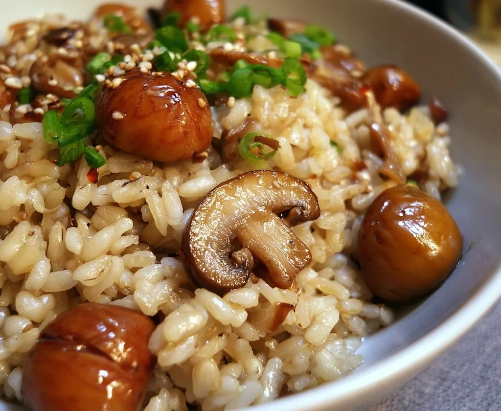 Riso integrale con funghi e castagne, un piatto sano e gustoso.