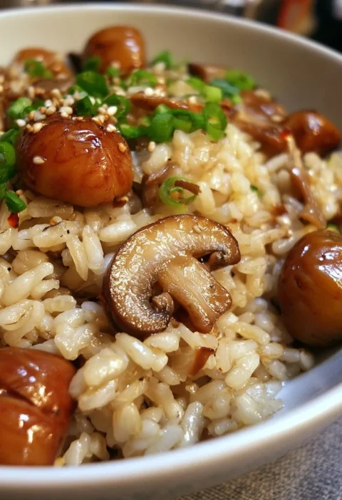Riso integrale con funghi e castagne, un piatto sano e gustoso.