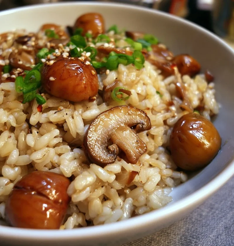 Riso integrale con funghi e castagne, un piatto sano e gustoso.